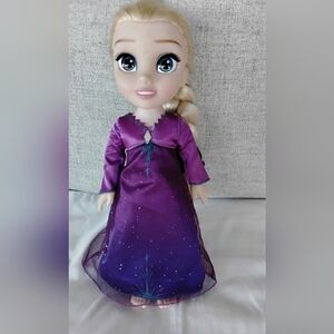 Disneys Frozen Elsa Musical Doll Singe And Lights Up/ Purple Dress